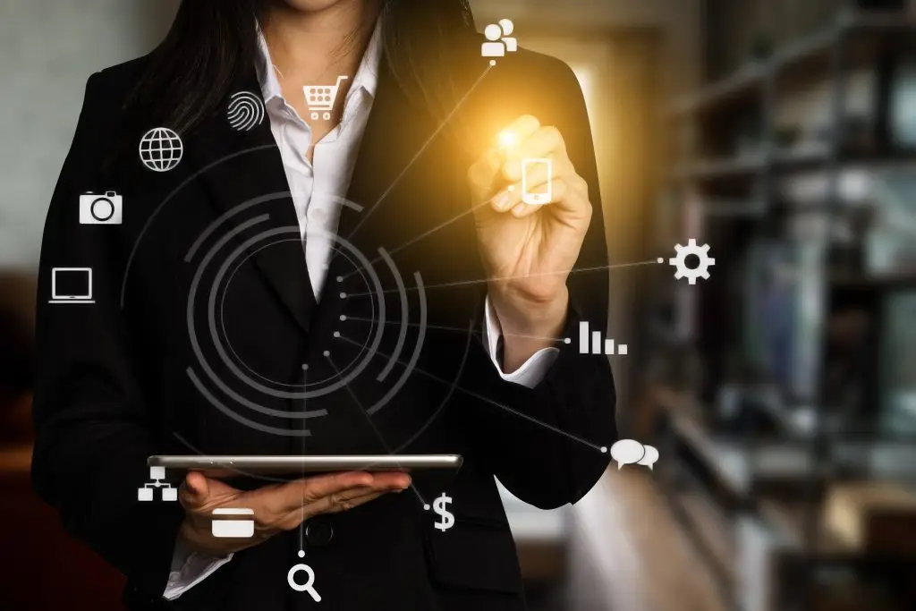 Les dernières tendances de la consommation d’information par les internautes en 2025_Communication-digital-marketing-media
